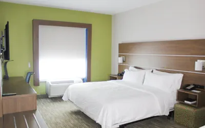 Photo 4 - Holiday Inn Express & Suites Martinsville by IHG