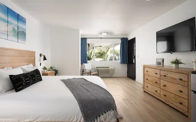 Photo 4 - The Surfbreak Hotel