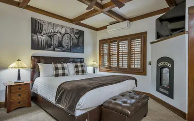 Photo 2 - Calistoga Wine Way Inn