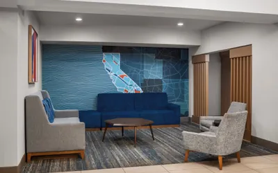 Holiday Inn Express & Suites Fresno (River Park) Hwy 41 by IHG