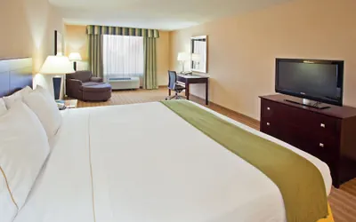 Photo 4 - Holiday Inn Express & Suites Fresno (River Park) Hwy 41 by IHG