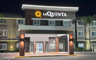 Photo 2 - La Quinta Inn & Suites by Wyndham Tulare
