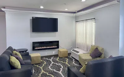 Photo 4 - La Quinta Inn & Suites by Wyndham Tulare