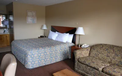 Photo 4 - McClellan Inn Anniston