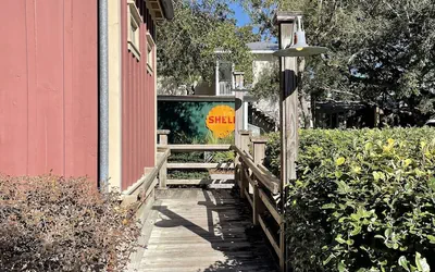 Hibiscus Coffee & Guesthouse
