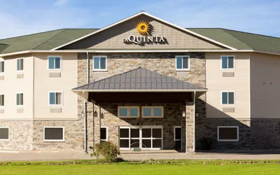 Photo 2 - La Quinta Inn & Suites by Wyndham Fairbanks Airport