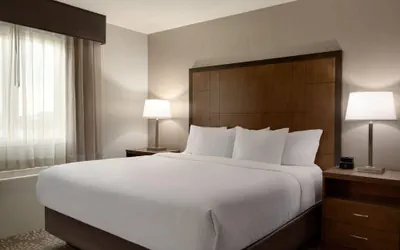 Photo 5 - La Quinta Inn & Suites by Wyndham Fairbanks Airport