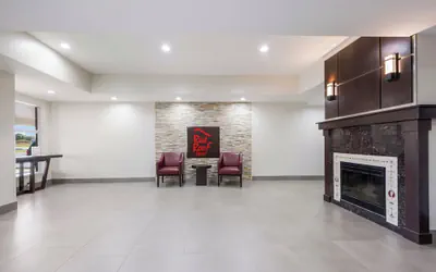 Photo 5 - Red Roof Inn PLUS+ & Suites Birmingham - Bessemer