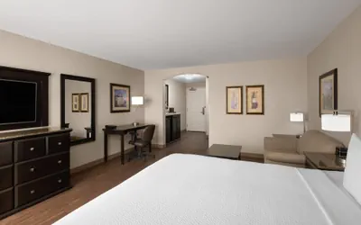Photo 5 - La Quinta Inn & Suites by Wyndham Paso Robles