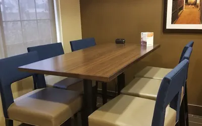 Photo 4 - Comfort Inn & Suites Galt - Lodi North