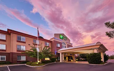 Photo 2 - Holiday Inn Express & Suites Medford-Central Point