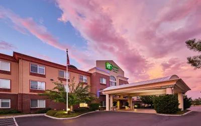 Photo 2 - Holiday Inn Express Hotel & Suites Medford-Central Point by IHG