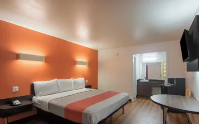 Photo 4 - Motel 6 Paris, TX
