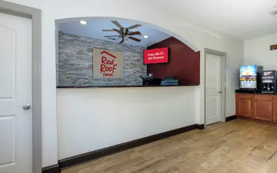 Photo 3 - Red Roof Inn Columbus, MS