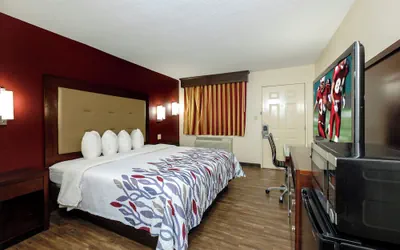 Photo 5 - Red Roof Inn Columbus, MS