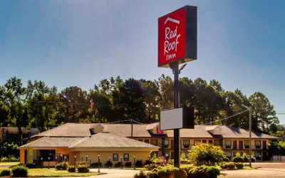 Photo 2 - Red Roof Inn Columbus, MS