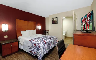 Photo 4 - Red Roof Inn Columbus, MS