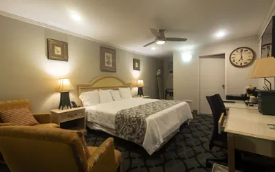 Photo 2 - Atrium Inn