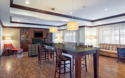 Photo 3 - Hampton Inn London-North