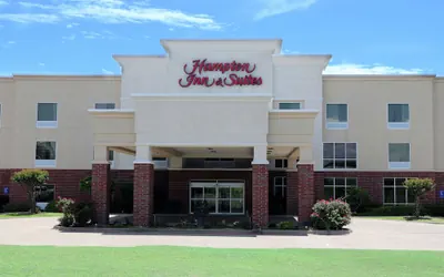 Photo 2 - Hampton Inn & Suites Stephenville