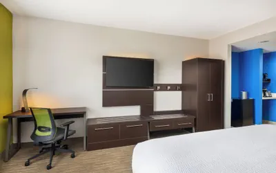 Photo 2 - Holiday Inn Express & Suites Spring Hill by IHG
