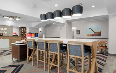 Photo 4 - Hampton Inn Seguin