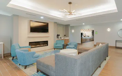 Photo 4 - La Quinta Inn & Suites by Wyndham Shawnee