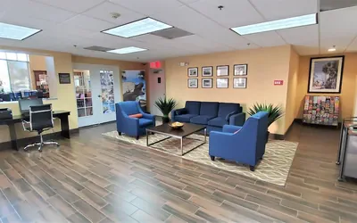 Photo 3 - Comfort Inn & Suites Near Universal - N. Hollywood - Burbank