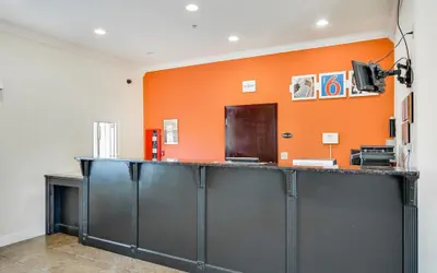 Photo 3 - Motel 6 Hinesville, GA