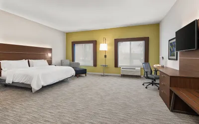 Photo 3 - Holiday Inn Express Hotel Sacramento Airport Natomas by IHG