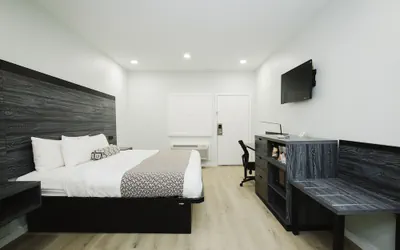 Photo 5 - Sapphire Inn and Suites