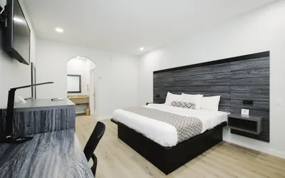 Photo 4 - Sapphire Inn and Suites