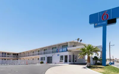 Photo 2 - Motel 6 Barstow, CA - Route 66
