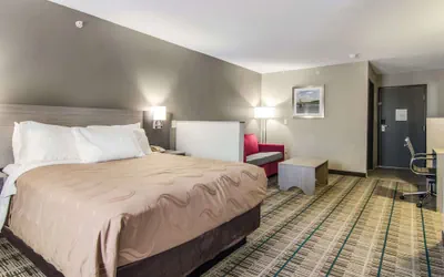 Photo 2 - Quality Inn & Suites Grove City - Outlet Mall