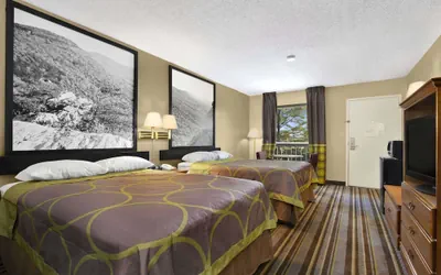 Photo 4 - Super 8 by Wyndham Oxford