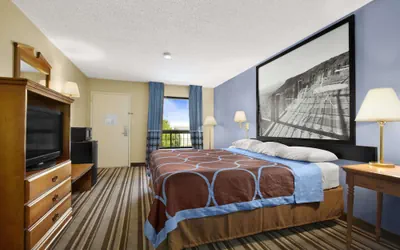 Photo 3 - Super 8 by Wyndham Oxford
