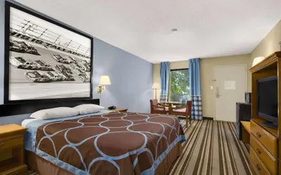 Photo 5 - Super 8 by Wyndham Oxford