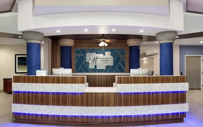 Holiday Inn Express and Suites Bakersfield Central by IHG