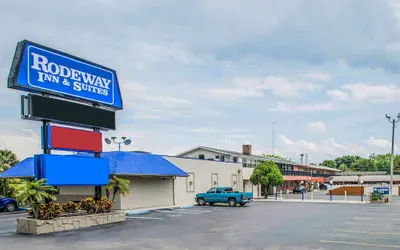 Photo 2 - Rodeway Inn & Suites Winter Haven Chain Of Lakes