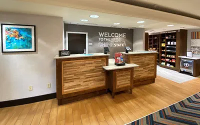 Photo 5 - Hampton Inn & Suites Clearwater/St. Petersburg-Ulmerton Road, FL