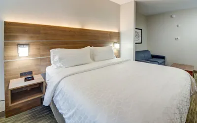 Photo 4 - Holiday Inn Express Hotel & Suites Quincy I-10 by IHG