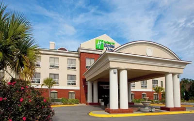 Photo 2 - Holiday Inn Express Hotel & Suites Quincy I-10 by IHG
