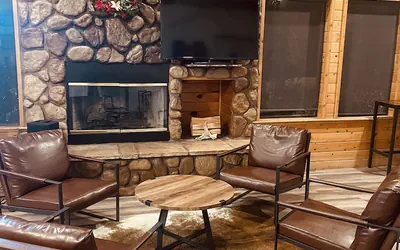 Photo 5 - Majestic Mountain Inn