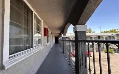Photo 4 - Executive Lodge Inn Stockton CA