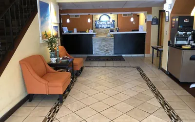 Photo 5 - Days Inn & Suites by Wyndham Stevens Point