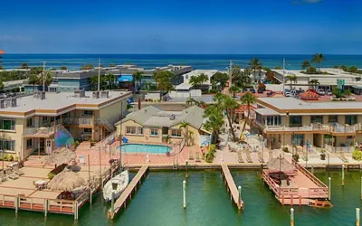 Bay Palms Waterfront Resort - Hotel and Marina