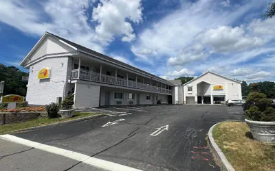 Photo 2 - Super 8 by Wyndham Albany