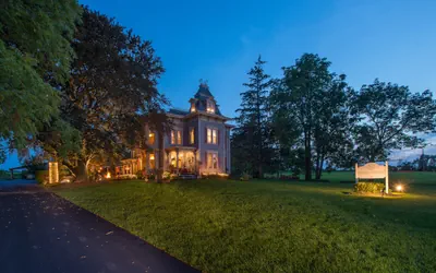 Photo 2 - Sutherland House Victorian Bed & Breakfast