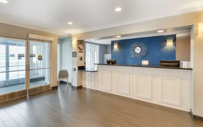 Photo 3 - Best Western Visalia Hotel