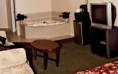 Photo 4 - Colonie inn and Suites